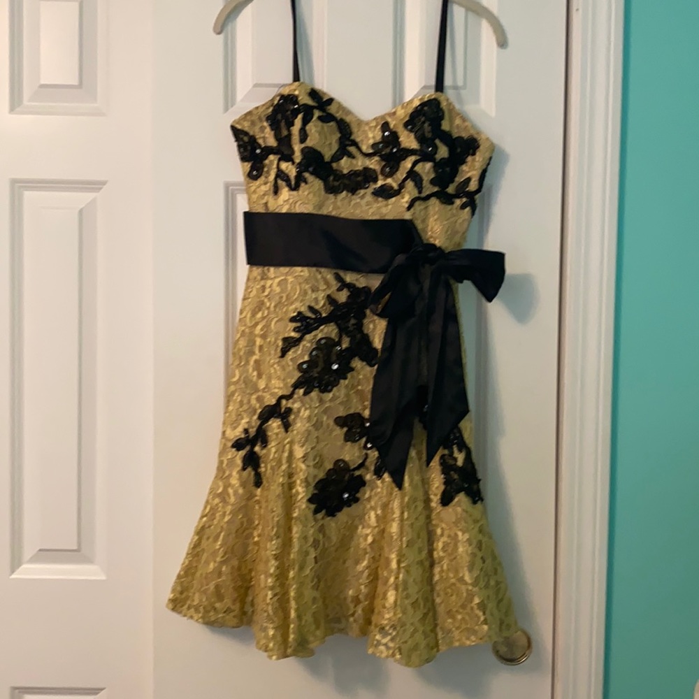 Hannah S dress size 8. Fits a size 6